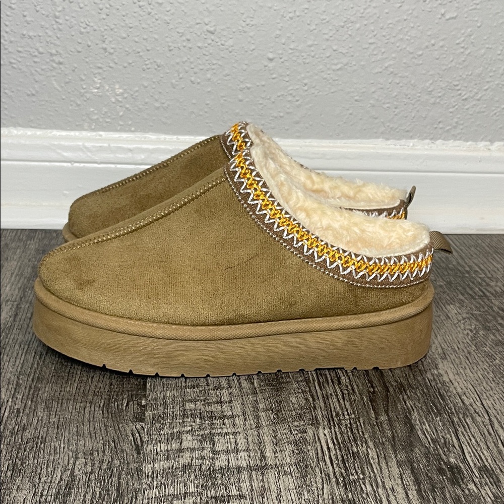 Cozy Tan Slip-On Women's Shoes-NWOT - Picture 6 of 12